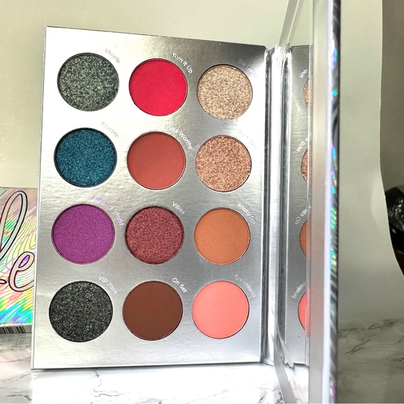 Pur Festival 2.0 12-Piece Pressed Pigments Eyeshadow Palette NIB - Picture 4 of 12